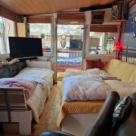 Und Dachgeschosswohnung Im Haus Am Von Berlin *