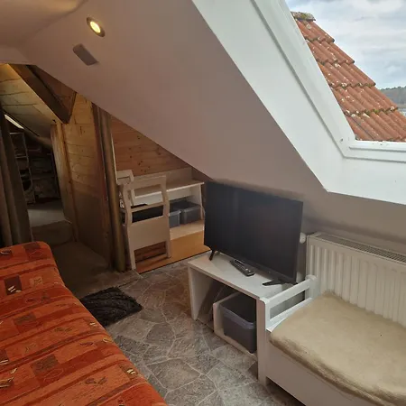 Apartment Und Dachgeschosswohnung Im Haus Am Von Berlin